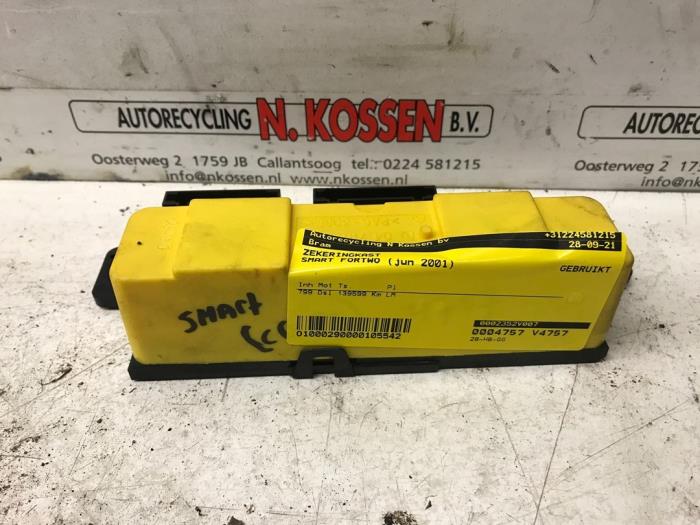 Fuse box Smart Fortwo 0002352V007 Autorecycling N Kossen bv