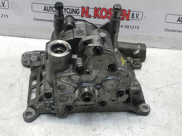 Gebrauchte Ölpumpe BMW 7 serie (F01/02/03/04) 730d 24V Preis auf Anfrage angeboten von N Kossen Autorecycling BV