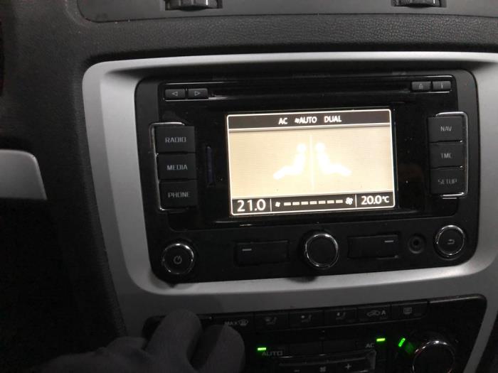 Begagnade Innerdisplay Skoda Octavia (1Z3) 1.2 TSI Pris på förfrågan erbjuds av N Kossen Autorecycling BV