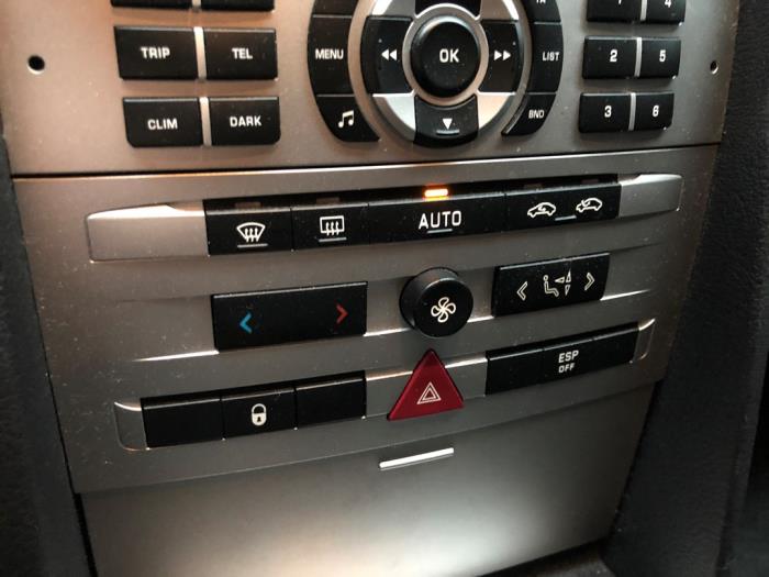 Używane Panel climatronic Peugeot 407 SW (6E) 1.8 16V Cena na żądanie oferowane przez N Kossen Autorecycling BV