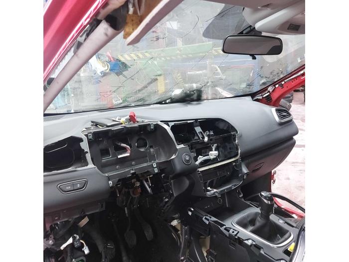 Używane Panel Renault Kadjar (RFEH) 1.2 Energy TCE 130 Cena na żądanie oferowane przez N Kossen Autorecycling BV