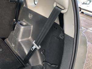 Begagnade Bakre säkerhetsbälte, höger Toyota Corolla Verso (R10/11) 1.8 16V VVT-i Pris på förfrågan erbjuds av N Kossen Autorecycling BV