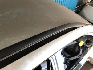 Używane Reling dachowy prawy Mercedes W163 Cena na żądanie oferowane przez N Kossen Autorecycling BV