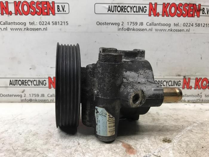 Usagé Pompe de direction Renault Master II (FD/HD) 2.2 dCi 16V Prix sur demande proposé par N Kossen Autorecycling BV