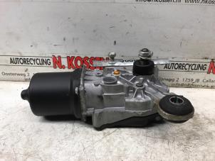Used Front wiper motor Renault Kadjar (RFEH) 1.2 Energy TCE 130 Price on request offered by Autorecycling N Kossen bv