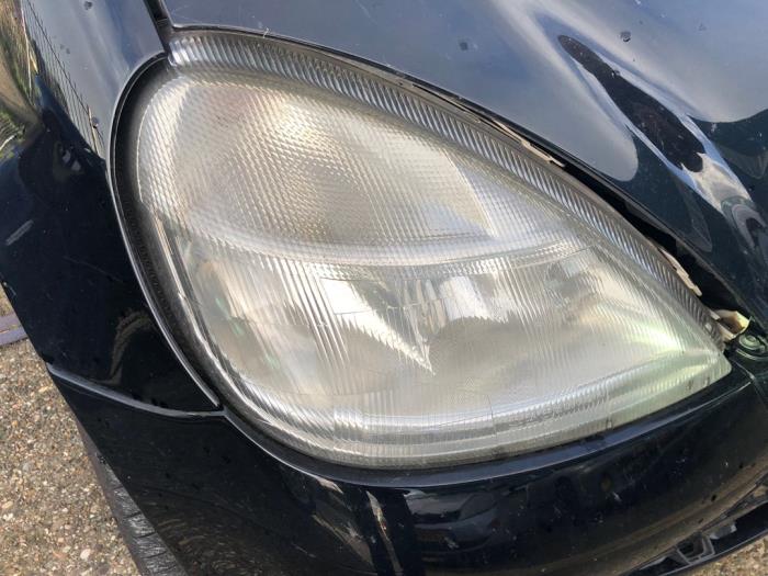 Używane Reflektor prawy Mercedes A (W168) 1.9 A-190 Cena na żądanie oferowane przez N Kossen Autorecycling BV