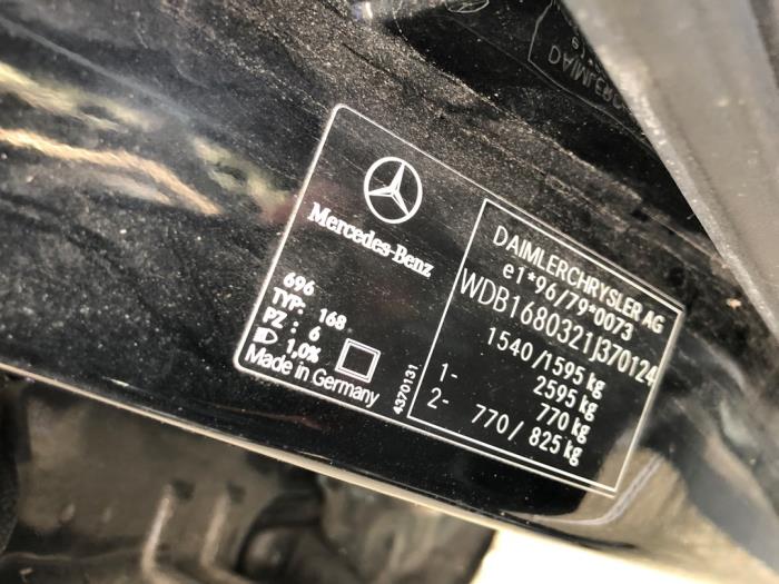 Spoiler trasero de un Mercedes-Benz A (W168) 1.9 A-190 2000