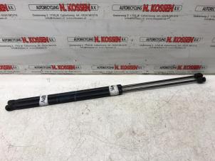 Used Rear gas strut, left Renault Megane Price on request offered by N Kossen Autorecycling BV