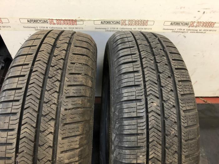 Używane Opona zimowa Cena na żądanie oferowane przez N Kossen Autorecycling BV
