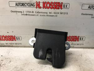 Usagé Mécanique de verrouillage hayon Volkswagen Polo Prix sur demande proposé par N Kossen Autorecycling BV