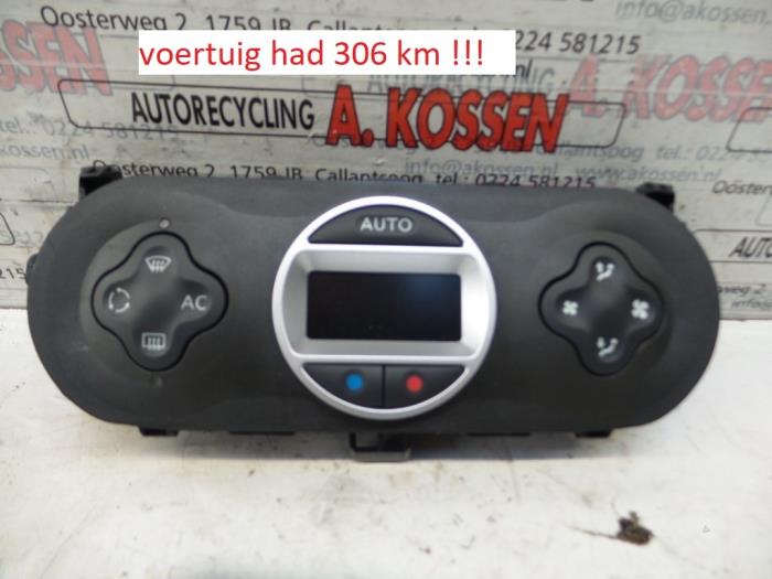 Używane Panel climatronic Renault Twingo II (CN) 1.2 16V Cena na żądanie oferowane przez N Kossen Autorecycling BV
