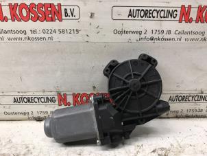 Used Door window motor Renault Clio III Estate/Grandtour (KR) 1.2 16V 75 Price on request offered by N Kossen Autorecycling BV