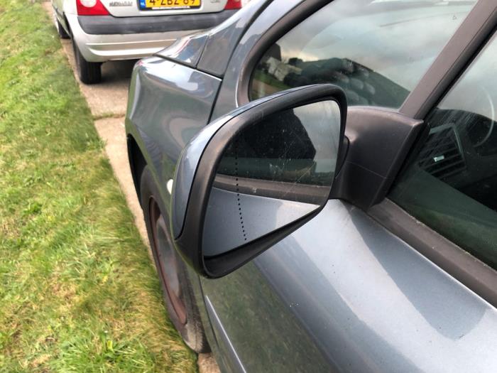 Wing mirror, right from a Peugeot 307 SW (3H) 1.6 16V 2005