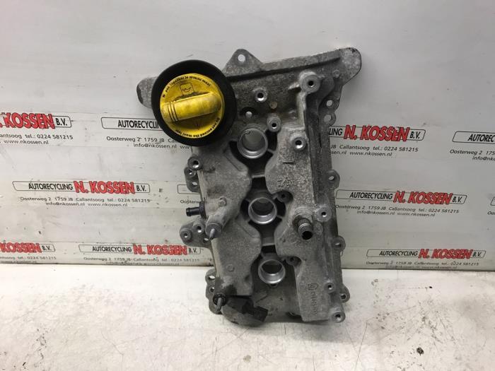 Gebrauchte Ventildeckel Renault Clio Preis auf Anfrage angeboten von N Kossen Autorecycling BV