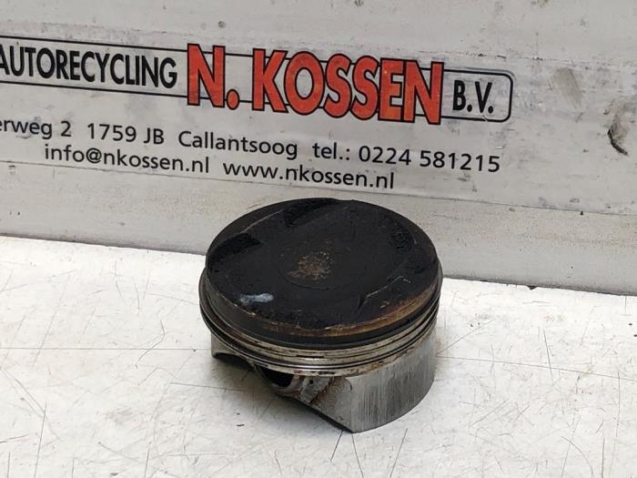Usagé Piston Peugeot 208 Prix sur demande proposé par N Kossen Autorecycling BV