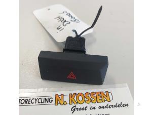 Usagé Commutateur éclairage d'urgence Nissan Navara Prix sur demande proposé par N Kossen Autorecycling BV