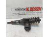 Injector (diesel) from a Seat Leon (1P1) 2.0 TDI 16V 2006
