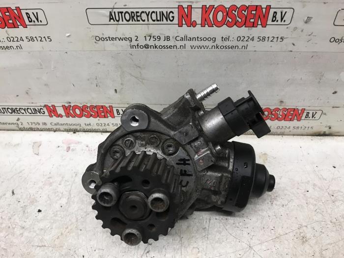 Used Diesel pump Volkswagen Touran Price on request offered by N Kossen Autorecycling BV