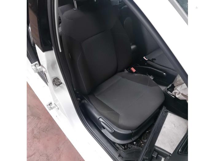 Siège avant droit d'un Volkswagen Polo V (6R) 1.0 TSI 12V BlueMotion 2016