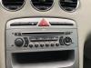 Radio/Lecteur CD d'un Peugeot 308 (4A/C), 2007 / 2015 1.6 VTI 16V, Berline avec hayon arrière, Essence, 1.598cc, 88kW (120pk), FWD, EP6; 5FW, 2007-09 / 2014-10, 4A5FW; 4C5FW 2008