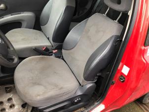Używane Fotel lewy Nissan Micra (K12) 1.2 16V Cena na żądanie oferowane przez N Kossen Autorecycling BV