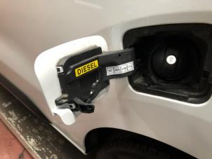Używane Pokrywa wlewu paliwa Opel Vivaro Cena na żądanie oferowane przez N Kossen Autorecycling BV