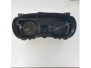 Used Instrument panel Opel Vivaro Price on request offered by N Kossen Autorecycling BV