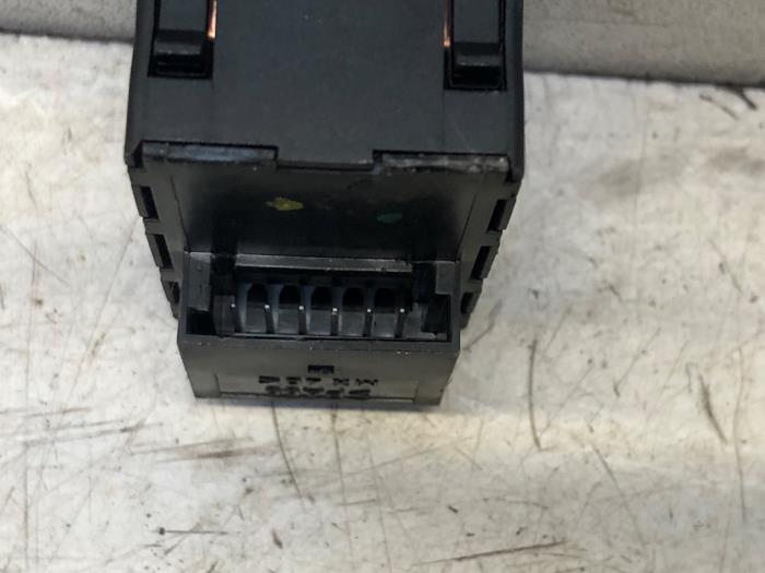 Electric seat switch from a BMW 3 serie (E93) 328i 24V 2010