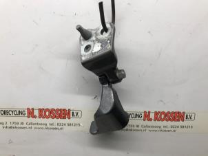 Used Front door hinge, left Ford Transit Price on request offered by N Kossen Autorecycling BV