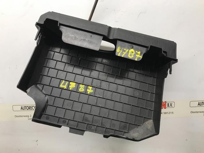 Caja de batería de un Renault Megane III CC (EZ) 1.4 16V TCe 130 2011