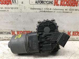 Used Front wiper motor Renault Clio II Societe (SB) 1.5 dCi 65 Price on request offered by N Kossen Autorecycling BV