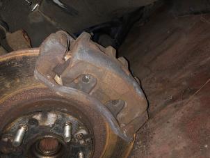 Used Front brake calliper, left Hyundai Santafe Price on request offered by N Kossen Autorecycling BV