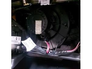 Usagé Moteur de ventilation chauffage Volkswagen Polo V (6R) 1.0 TSI 12V BlueMotion Prix sur demande proposé par N Kossen Autorecycling BV