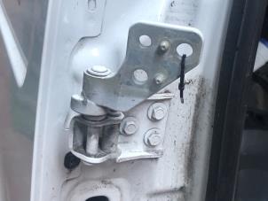 Used Rear door hinge, left Citroen Berlingo 1.6 BlueHDI 75 Price on request offered by N Kossen Autorecycling BV