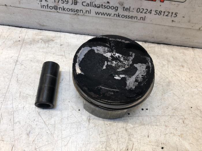 Usagé Piston Peugeot 208 Prix sur demande proposé par N Kossen Autorecycling BV