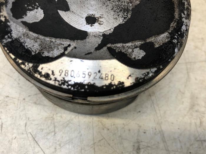 Usagé Piston Peugeot 208 Prix sur demande proposé par N Kossen Autorecycling BV