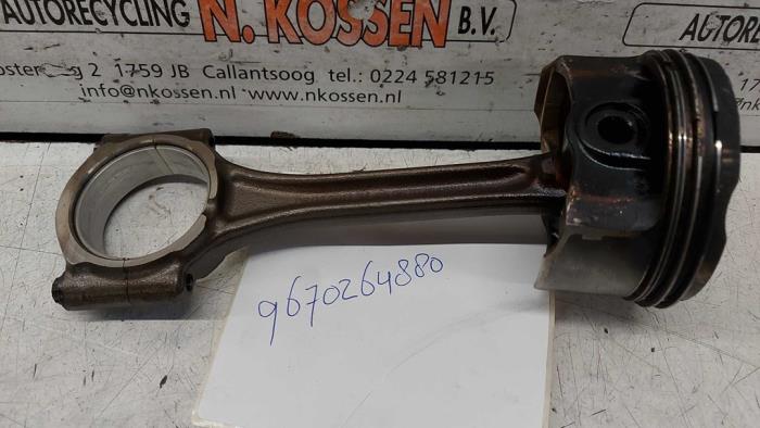 Begagnade Vevstake Peugeot 208 Pris på förfrågan erbjuds av N Kossen Autorecycling BV