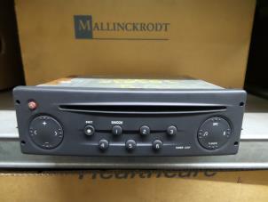 Used Radio CD player Renault Clio II (BB/CB) 1.4 Price on request offered by N Kossen Autorecycling BV