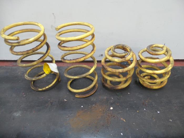 Lowering kit from a BMW 3 serie (E30/2) (E30/4) 320i 1989