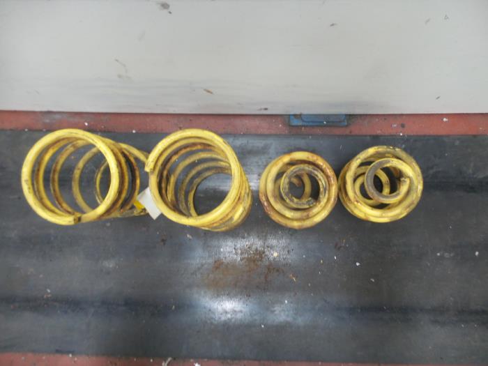 Lowering kit from a BMW 3 serie (E30/2) (E30/4) 320i 1989