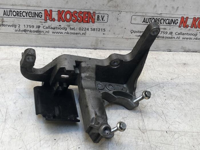 Engine mount from a Ford C-Max 2012