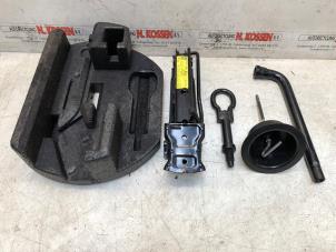 Usagé Kit d'outils Ford Fiesta 6 (JA8) 1.6 TDCi 16V ECOnetic Prix sur demande proposé par N Kossen Autorecycling BV