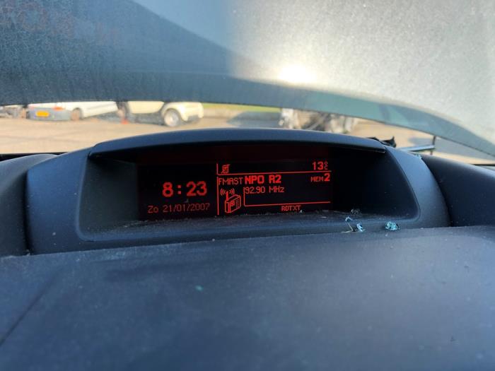 Begagnade Innerdisplay Peugeot Partner (GC/GF/GG/GJ/GK) 1.6 BlueHDI 75 Pris på förfrågan erbjuds av N Kossen Autorecycling BV