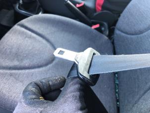 Usados Cinturón de seguridad izquierda delante Nissan Micra (K12) 1.2 16V Precio de solicitud ofrecido por N Kossen Autorecycling BV
