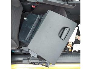Used Glovebox Fiat Stilo (192A/B) 1.6 16V 3-Drs. Price on request offered by N Kossen Autorecycling BV