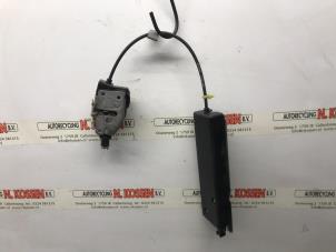 Used Tailgate lock mechanism Landrover Discovery III (LAA/TAA) 2.7 TD V6 Price on request offered by N Kossen Autorecycling BV