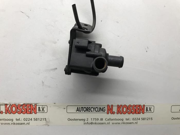 Begagnade Extra vattenpump Volkswagen Golf VII (AUA) 2.0 GTI 16V Performance Package Pris på förfrågan erbjuds av N Kossen Autorecycling BV