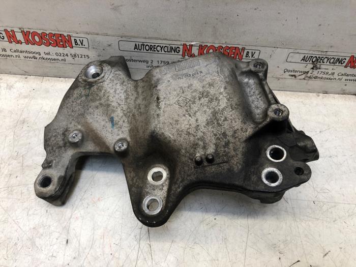 Used Engine mount Opel Vivaro 1.6 CDTi BiTurbo 125 Price on request offered by N Kossen Autorecycling BV