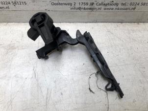 Used Hood lever Smart Fortwo Price on request offered by N Kossen Autorecycling BV