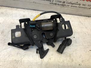 Used Tailgate lock mechanism Renault Clio Price on request offered by N Kossen Autorecycling BV